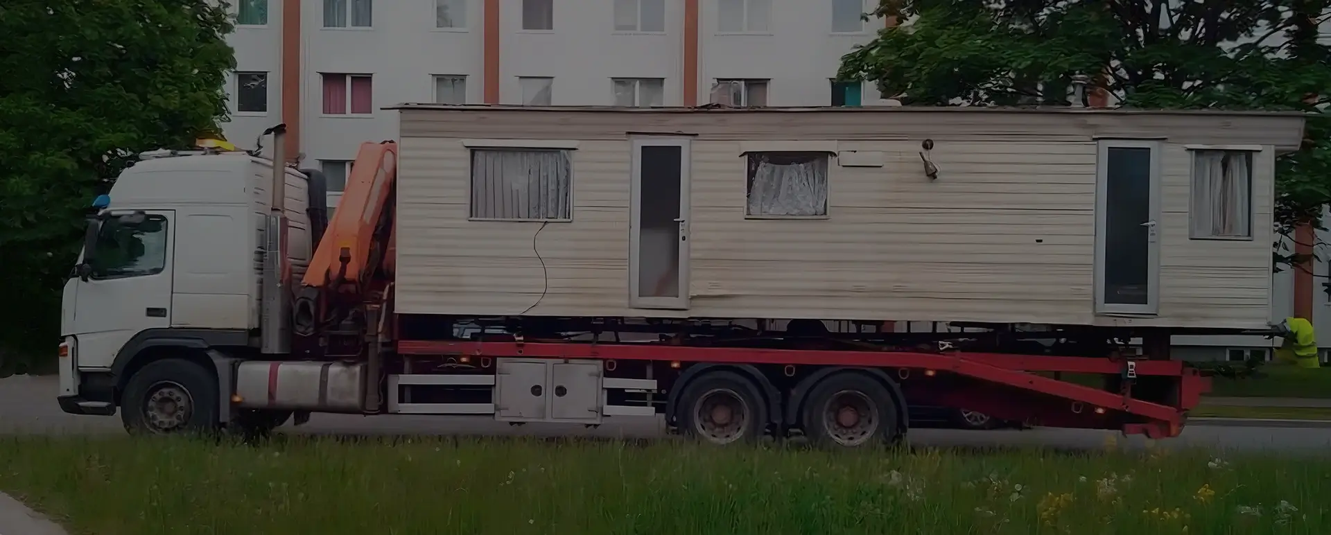 Получить онлайн цены на доставку низким тралом дом вагона в поселке Большой Луг (Сибирский округ - Иркутская область) на сайте самостоятельно